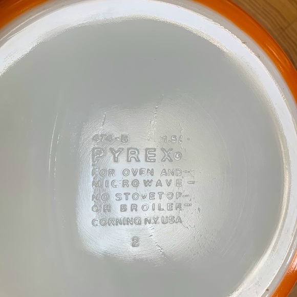 Pyrex 7” Wheat Bowl Orange - Picture 8 of 8